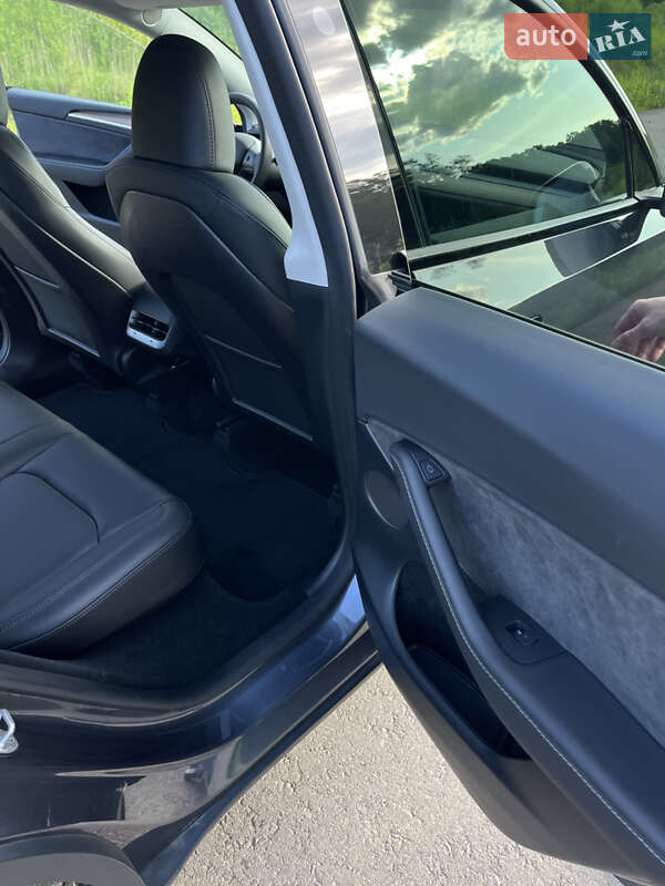 Внедорожник / Кроссовер Tesla Model Y 2023 в Дрогобыче