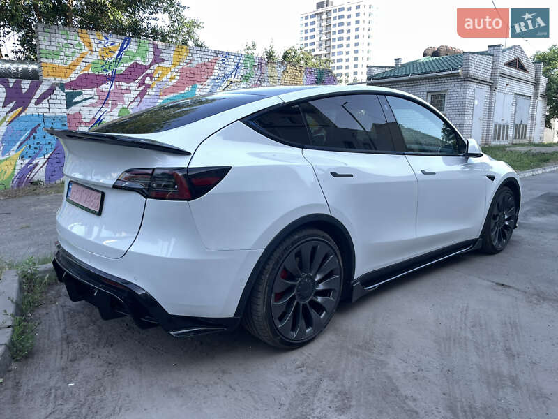 Позашляховик / Кросовер Tesla Model Y 2021 в 