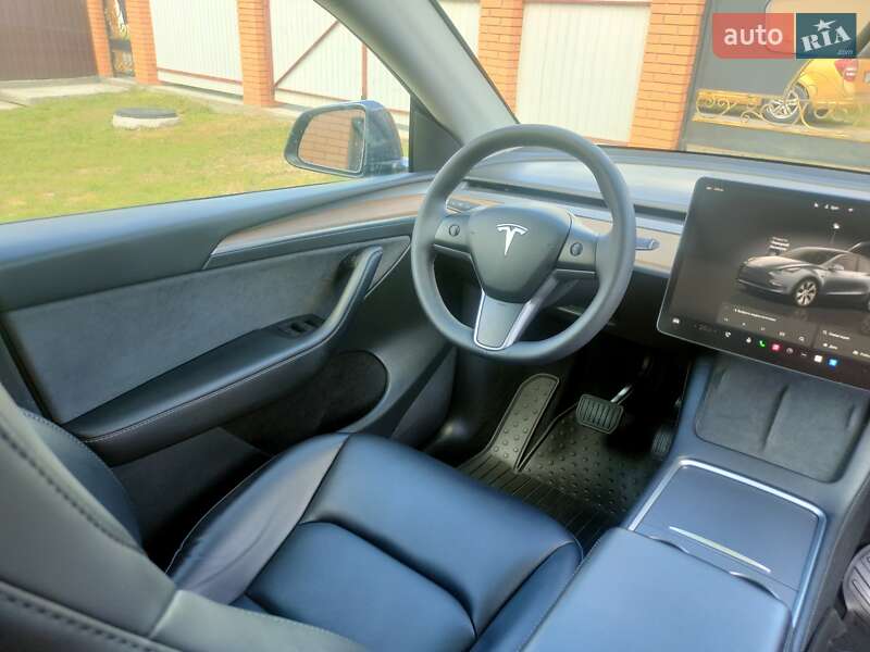Внедорожник / Кроссовер Tesla Model Y 2023 в Киеве
