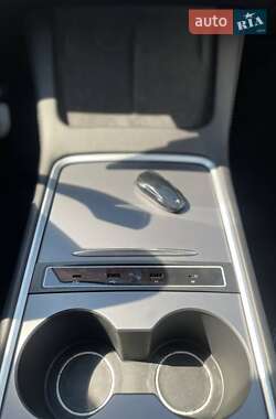 Внедорожник / Кроссовер Tesla Model Y 2021 в 