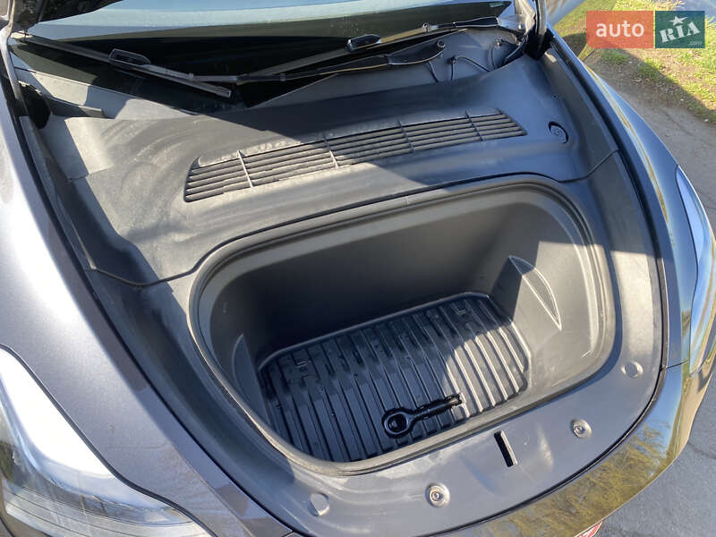 Внедорожник / Кроссовер Tesla Model Y 2024 в Ровно