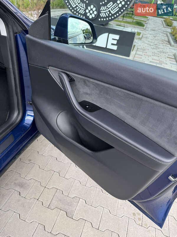 Позашляховик / Кросовер Tesla Model Y 2021 в Луцьку
