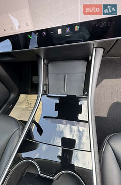 Внедорожник / Кроссовер Tesla Model Y 2021 в 