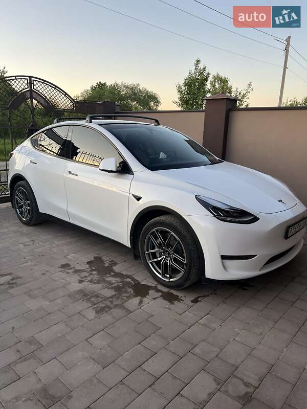 Tesla Model Y 2023