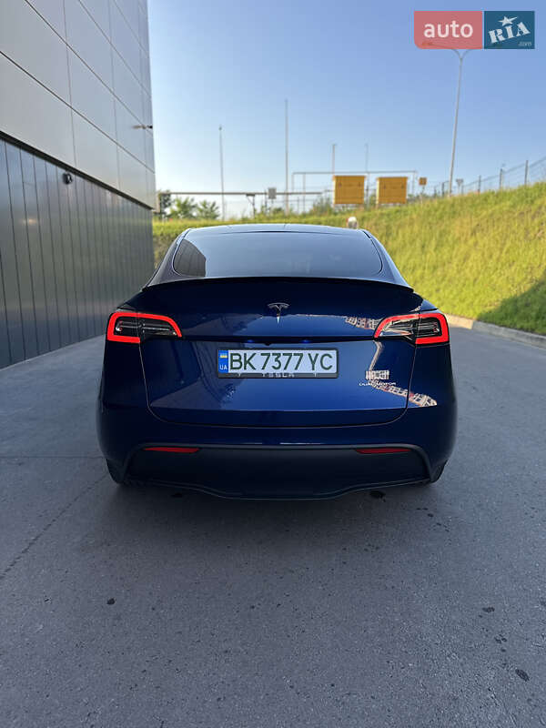 Внедорожник / Кроссовер Tesla Model Y 2023 в Ровно