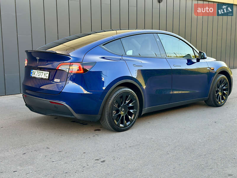 Внедорожник / Кроссовер Tesla Model Y 2023 в Ровно