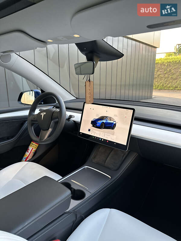 Внедорожник / Кроссовер Tesla Model Y 2023 в Ровно