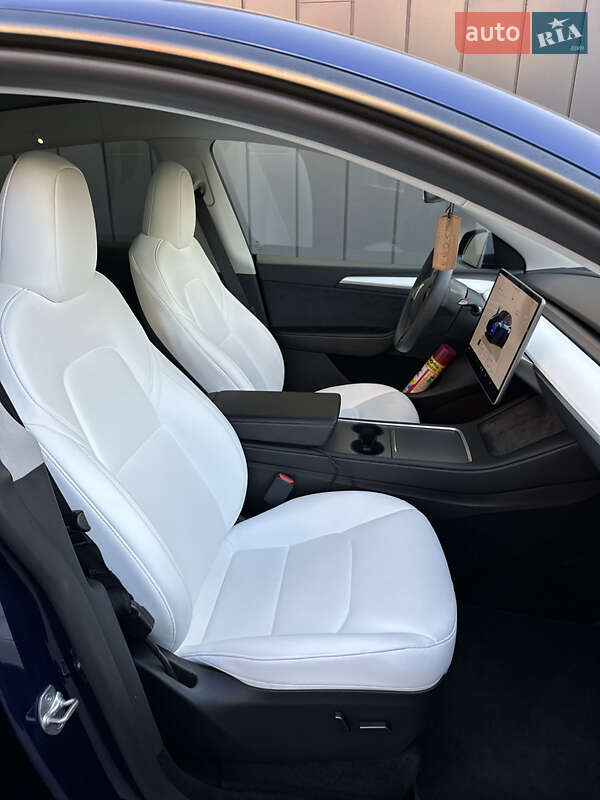 Внедорожник / Кроссовер Tesla Model Y 2023 в Ровно