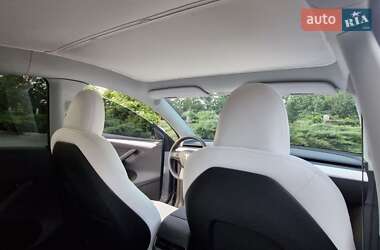 Внедорожник / Кроссовер Tesla Model Y 2024 в 