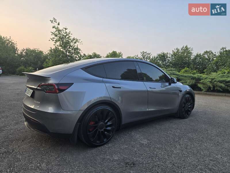 Позашляховик / Кросовер Tesla Model Y 2024 в Дніпрі фото 22 Позашляховик / Кросовер Tesla Model Y 2024 в Дніпрі