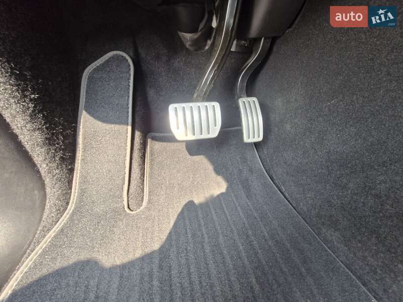 Позашляховик / Кросовер Tesla Model Y 2024 в Дніпрі фото 25 Позашляховик / Кросовер Tesla Model Y 2024 в Дніпрі