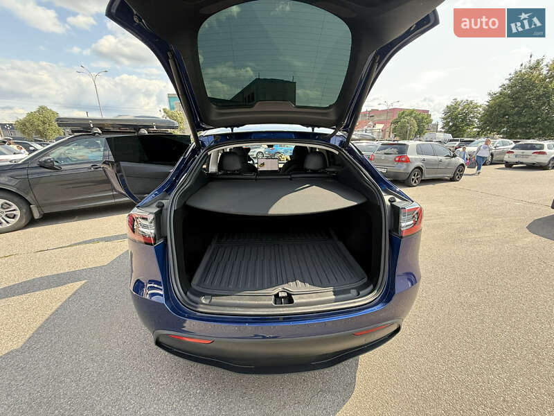 Внедорожник / Кроссовер Tesla Model Y 2023 в Киеве