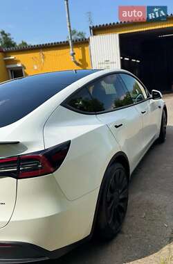Позашляховик / Кросовер Tesla Model Y 2023 в 