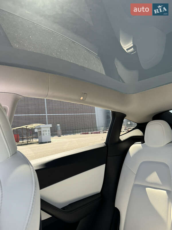 Внедорожник / Кроссовер Tesla Model Y 2021 в Киеве