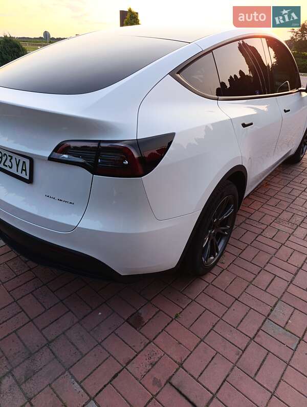 Позашляховик / Кросовер Tesla Model Y 2024 в Києві