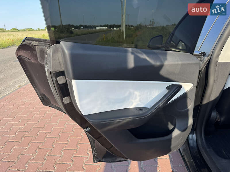 Внедорожник / Кроссовер Tesla Model Y 2021 в Ровно