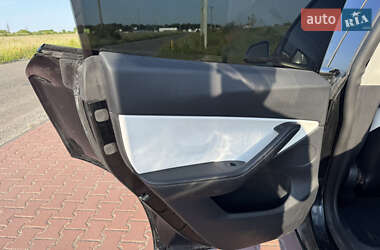 Внедорожник / Кроссовер Tesla Model Y 2021 в 
