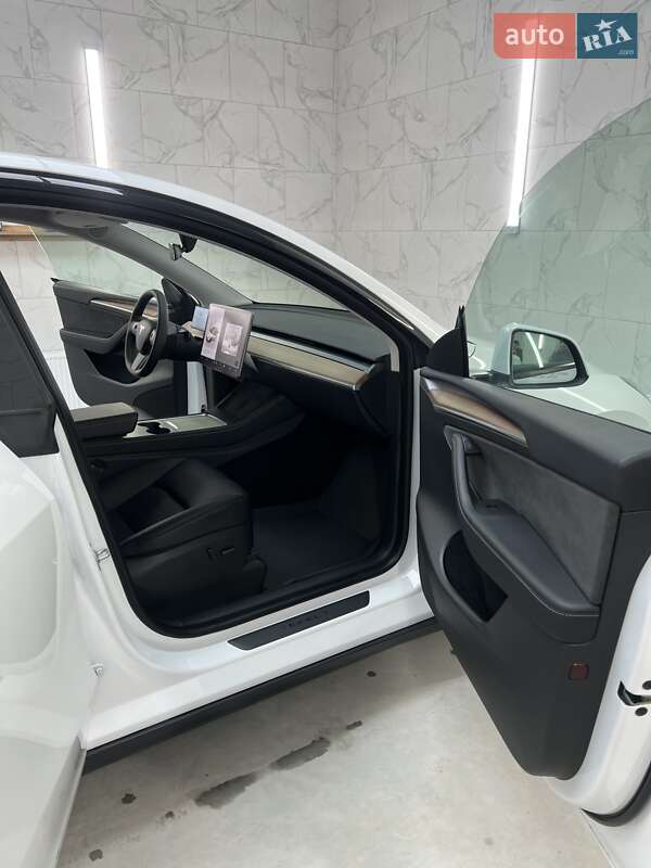 Внедорожник / Кроссовер Tesla Model Y 2024 в Могилев-Подольске