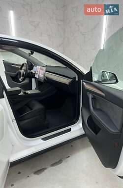 Внедорожник / Кроссовер Tesla Model Y 2024 в 