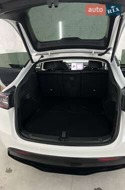 Внедорожник / Кроссовер Tesla Model Y 2024 в 