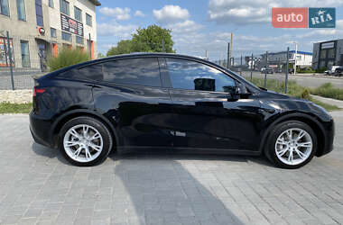 Внедорожник / Кроссовер Tesla Model Y 2021 в 
