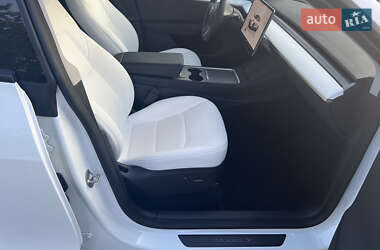 Внедорожник / Кроссовер Tesla Model Y 2024 в 