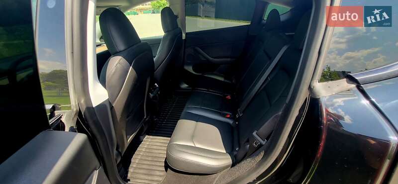 Внедорожник / Кроссовер Tesla Model Y 2023 в Ивано-Франковске