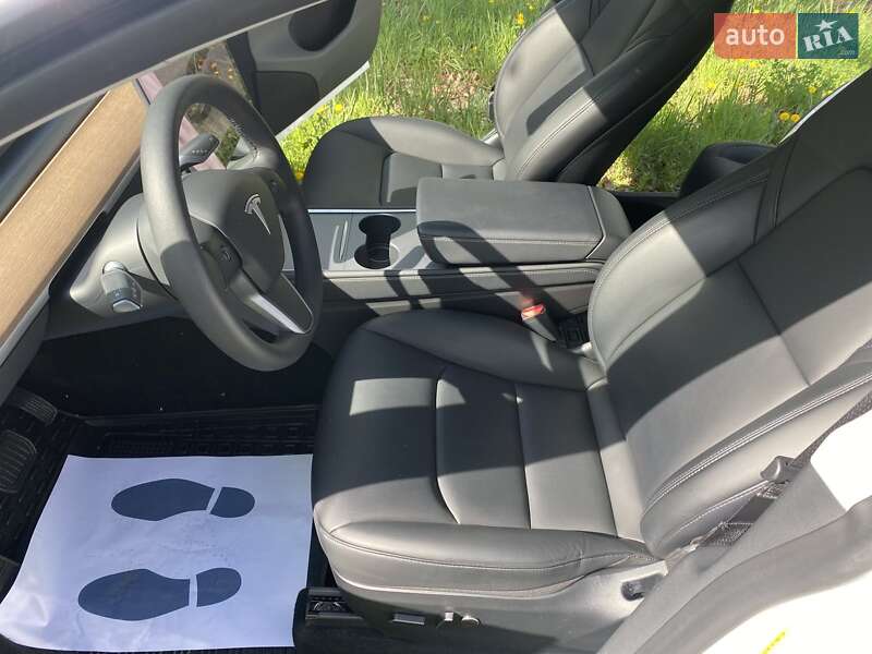 Внедорожник / Кроссовер Tesla Model Y 2023 в Киеве