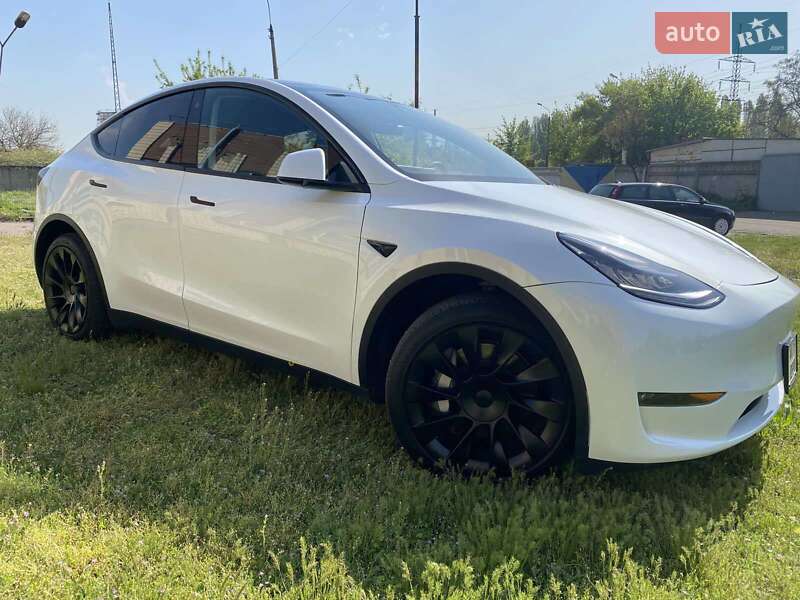 Внедорожник / Кроссовер Tesla Model Y 2023 в Киеве
