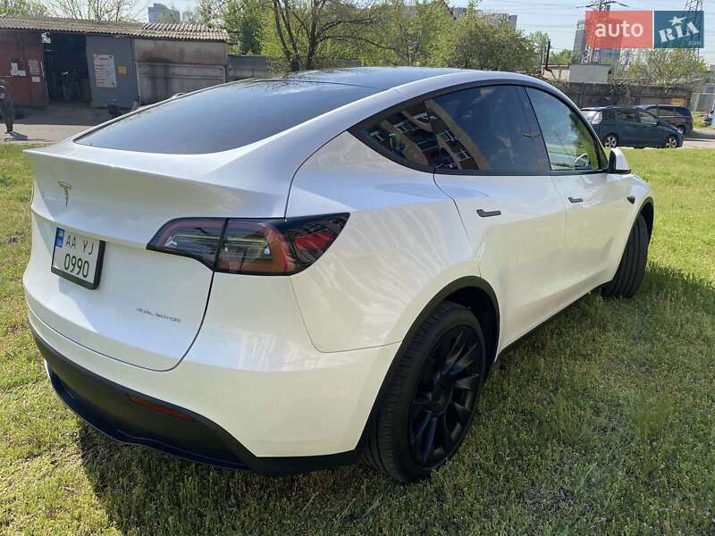 Внедорожник / Кроссовер Tesla Model Y 2023 в Киеве
