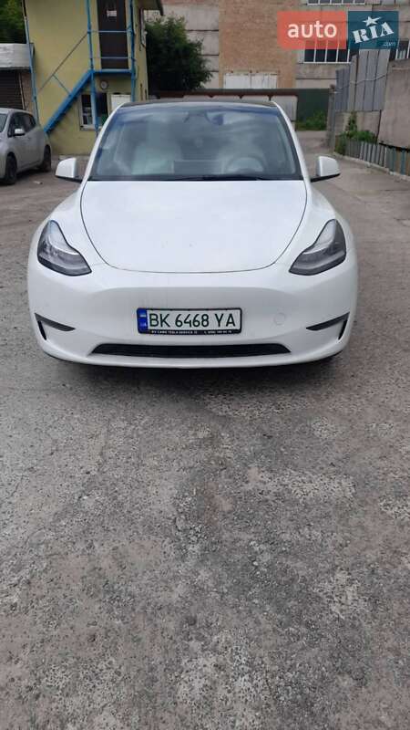 Tesla Model Y 2021