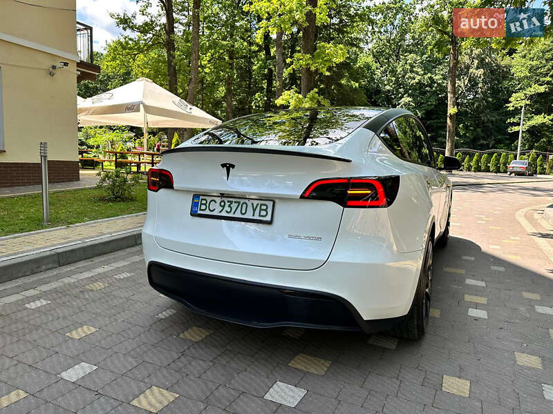 Tesla Model Y 2022
