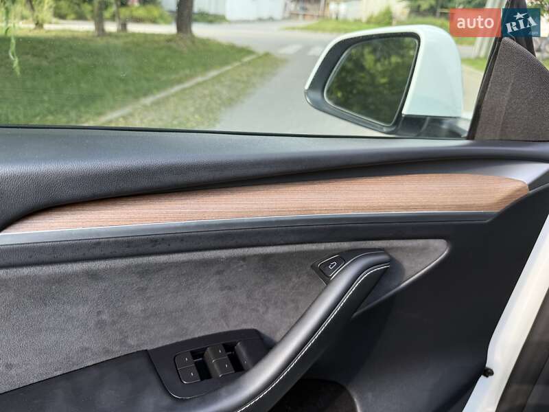Позашляховик / Кросовер Tesla Model Y 2023 в Львові