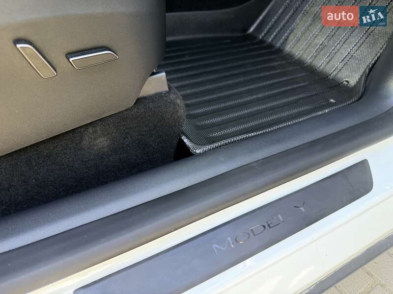 Позашляховик / Кросовер Tesla Model Y 2023 в Львові