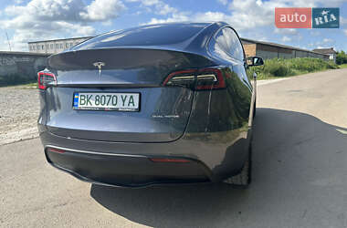Позашляховик / Кросовер Tesla Model Y 2023 в 