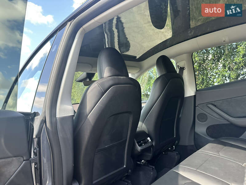 Внедорожник / Кроссовер Tesla Model Y 2023 в Ровно