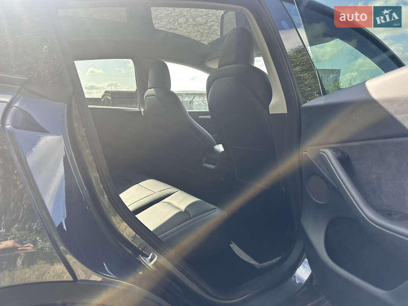 Внедорожник / Кроссовер Tesla Model Y 2023 в Ровно
