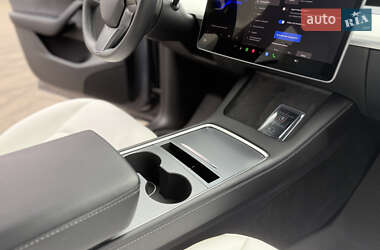 Позашляховик / Кросовер Tesla Model Y 2023 в 