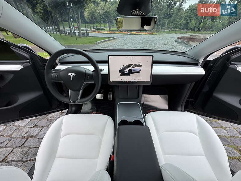 Внедорожник / Кроссовер Tesla Model Y 2024 в Киеве