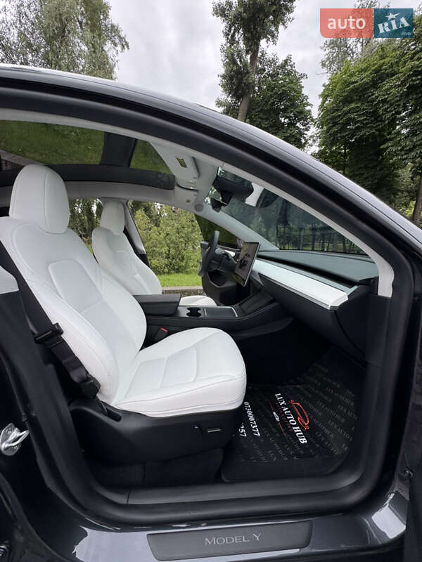 Внедорожник / Кроссовер Tesla Model Y 2024 в Киеве