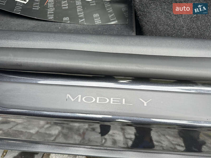 Внедорожник / Кроссовер Tesla Model Y 2024 в Киеве