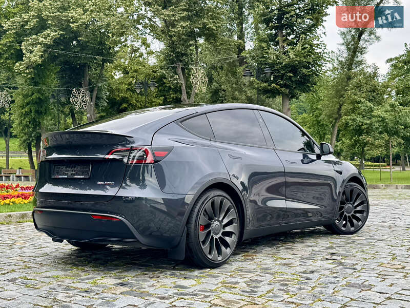 Внедорожник / Кроссовер Tesla Model Y 2024 в Киеве