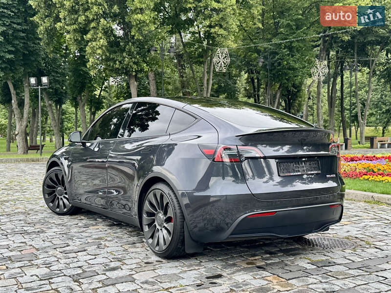 Внедорожник / Кроссовер Tesla Model Y 2024 в Киеве