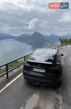 Внедорожник / Кроссовер Tesla Model Y 2022 в Киеве