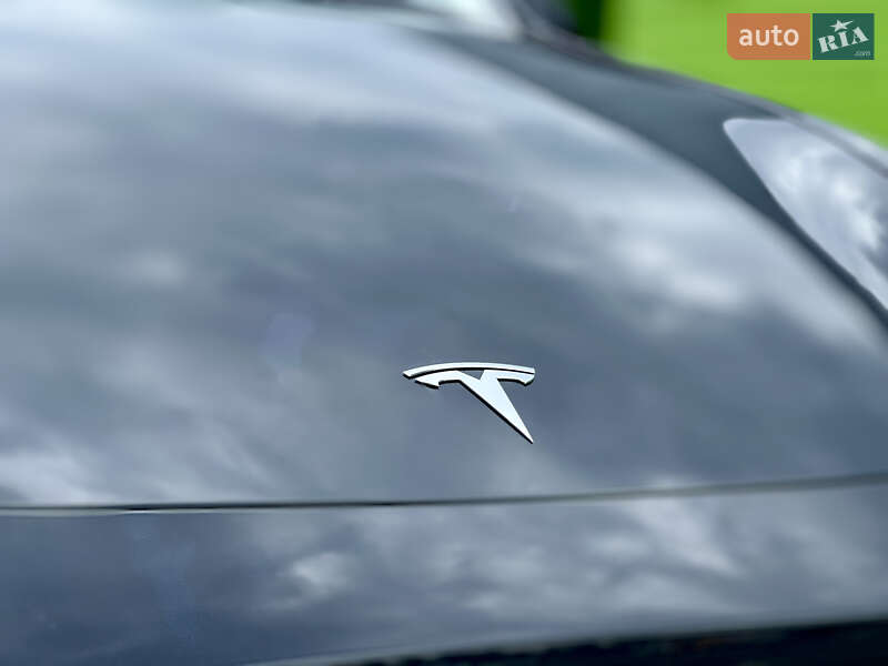Внедорожник / Кроссовер Tesla Model Y 2024 в Киеве