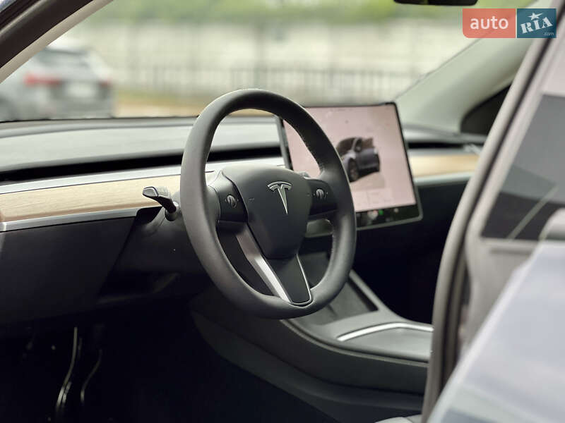 Внедорожник / Кроссовер Tesla Model Y 2024 в Киеве