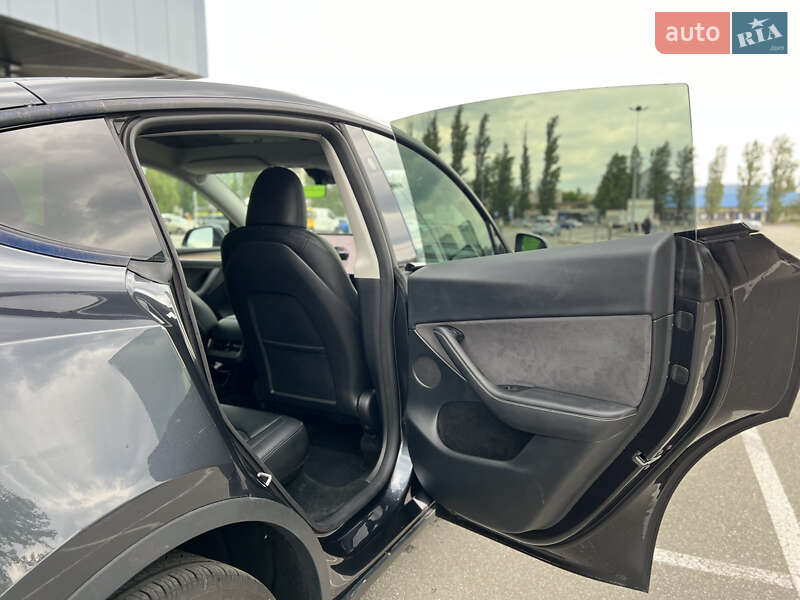 Внедорожник / Кроссовер Tesla Model Y 2024 в Киеве