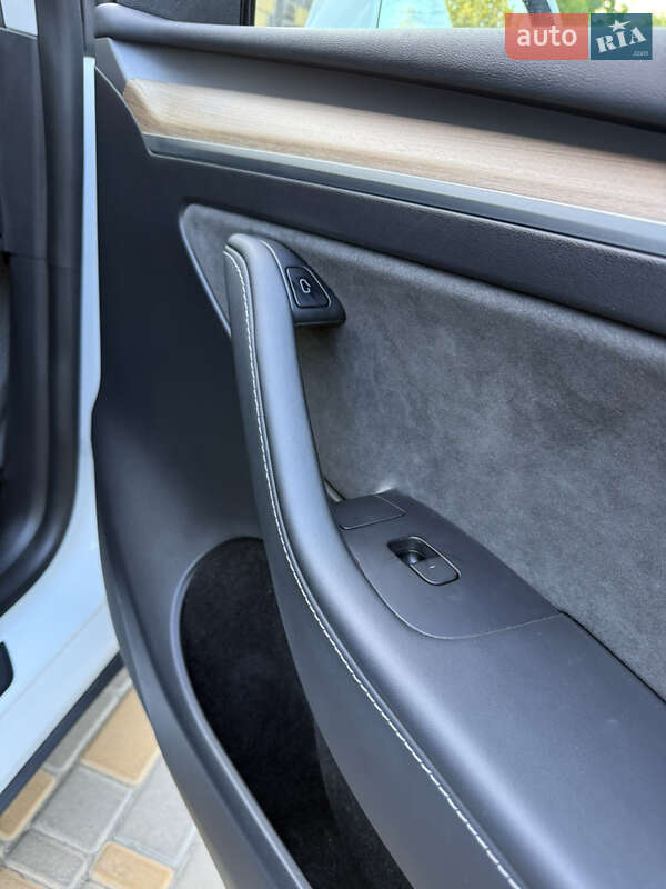 Внедорожник / Кроссовер Tesla Model Y 2022 в Одессе