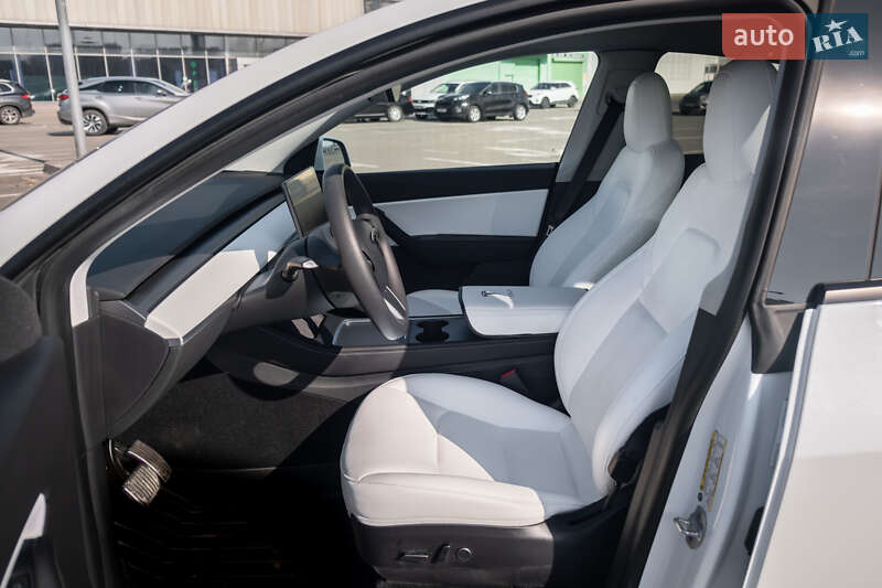 Внедорожник / Кроссовер Tesla Model Y 2021 в Киеве