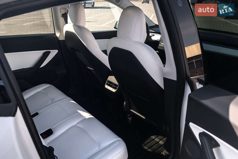Внедорожник / Кроссовер Tesla Model Y 2021 в Киеве